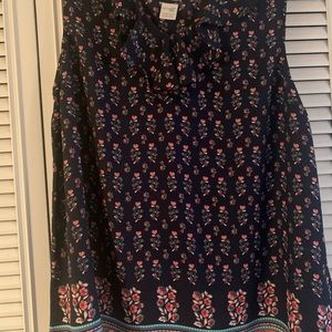 Ladies Woven Tank Blouse with 💐 flowers.